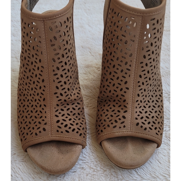 Giani Bernini Josieyy Memory Foam Shooties - Picture 4 of 16